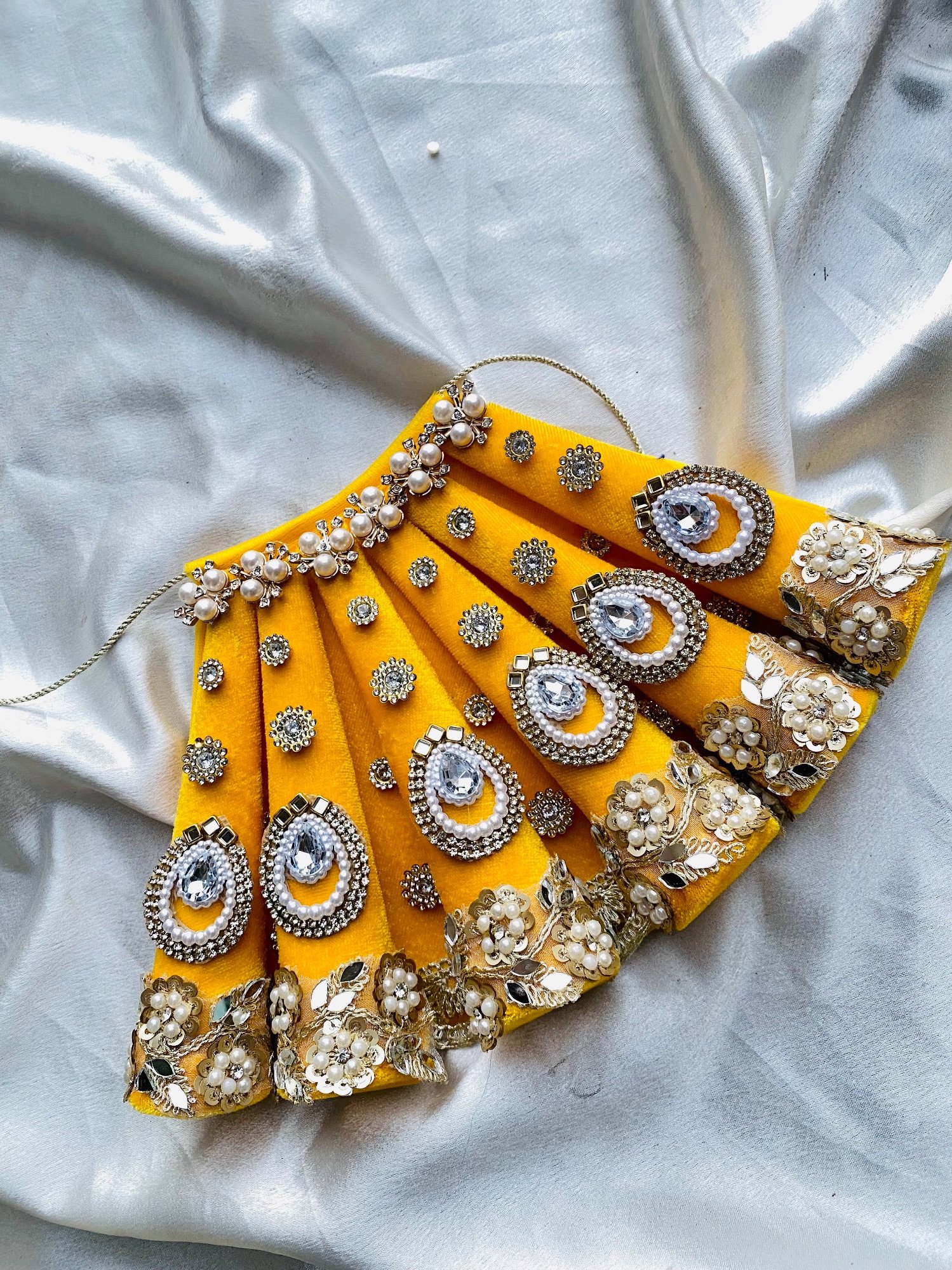Yellow cone matarani lengha image 3